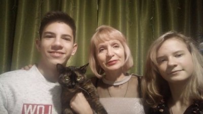 Альбіна, Максим та їх опікунка Ірина, фото з особистого архіву Ірини Хомякової Альбіна, Максим та їх опікунка Ірина, фото з особистого архіву Ірини Хомякової
