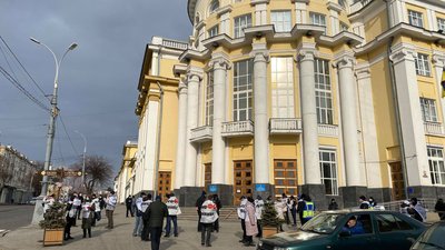 У Вінниці під стінами облдержадміністрації мітингують ФОПи