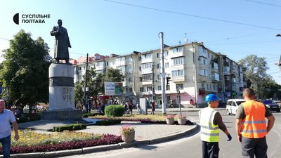 У Полтаві демонтують пам'ятник Зигіну У Полтаві демонтують пам'ятник Зигіну