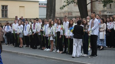 1 вересня у школах Чернівців: як відбувалися святкові лінійки