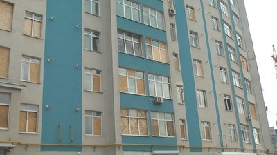 Так, станом на 24 березня, виглядає новобудова, яка зазнала найбільше пошкоджень внаслідок обстрілу, які військові РФ завдали по Хмельницькому 18 лютого. Так, станом на 24 березня, виглядає новобудова, яка зазнала найбільше пошкоджень внаслідок обстрілу, які військові РФ завдали по Хмельницькому 18 лютого.