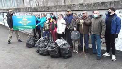 Ветеранська толока у Кропивницькому – понад 10 мішків сміття зібрали на Козачому острові