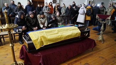 У Харкові прощаються з Володимиром Вакуленком, якого вбили російські військові У Харкові прощаються з Володимиром Вакуленком, якого вбили російські військові