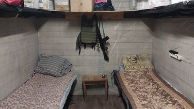 "Ми два роки під землею". Як живуть захисники у бліндажах на прикордонні Сумщини "Ми два роки під землею". Як живуть захисники у бліндажах на прикордонні Сумщини