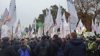 У Києві під Радою протестують власники авто на єврономерах У Києві під Радою протестують власники авто на єврономерах