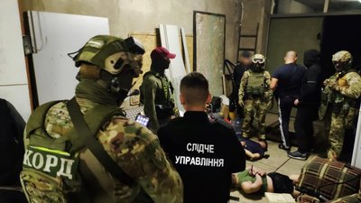 Працювали під виглядом СТО: у Вінниці чоловіки облаштували нарколабораторію