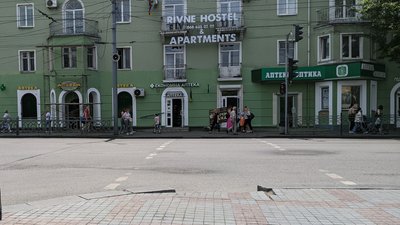 Вигляд на будинок у центрі Рівного після оновлення Вигляд на будинок у центрі Рівного після оновлення