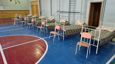 У Дніпрі розгорнули пункт розміщення потерпілих внаслідок атаки дрона по багатоповерхівці