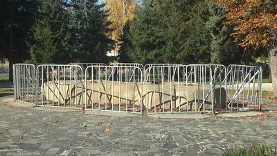 У Вінниці почали демонтувати частину Меморіалу Слави У Вінниці почали демонтувати частину Меморіалу Слави