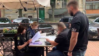 Підприємця підозрюють у привласненні грошей за ремонт розбитого армією РФ будинку у Золочеві
