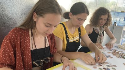 У Миколаєві відбувся воркшоп з мозаїки від мисткині Світлани Гриб У Миколаєві відбувся воркшоп з мозаїки від мисткині Світлани Гриб