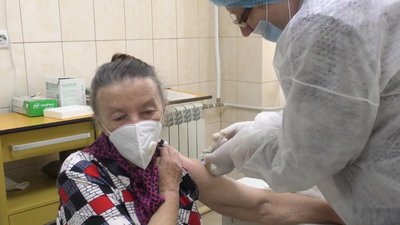 Вакцинуватися можуть усі люди віком 65 років, — ужгородська сімейна лікарка Тетяна Козак Вакцинуватися можуть усі люди віком 65 років, — ужгородська сімейна лікарка Тетяна Козак