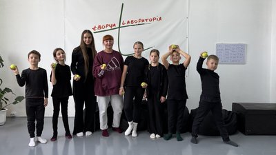 У Хусті переселенка з Херсонщини відкрила театральну студію "Творча лабораторію"