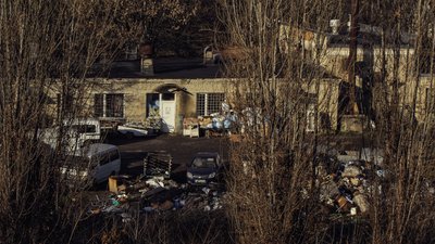 З території Ужгородської райлікарні не вивозять сміття. В чому причина З території Ужгородської райлікарні не вивозять сміття. В чому причина
