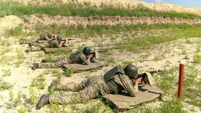 Від автомата до медичного жгута. На Миколаївщині резервісти виїхали до навчального табору Від автомата до медичного жгута. На Миколаївщині резервісти виїхали до навчального табору