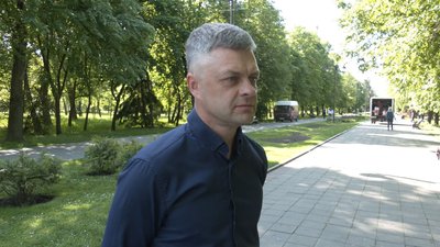 У центральному парку Луцька комунальники висаджують квіти У центральному парку Луцька комунальники висаджують квіти