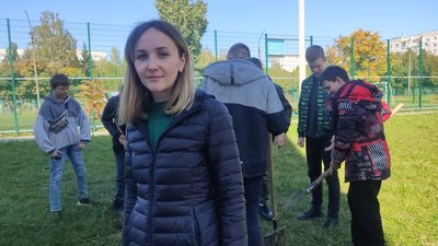 Смартмоб для житомирських школярів: на території ліцею №24 учні висадили дерева липи та горобини