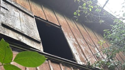 Горище закинутої будівлі у Дрогобичі, з якого упав чоловік