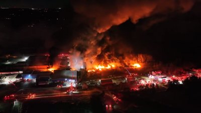 У США зійшов з рейок і спалахнув потяг з небезпечними речовинами