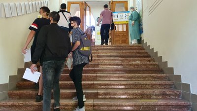 Понад 3 тисячі учасників склали сьогодні ЗНО з математики на Закарпатті Понад 3 тисячі учасників склали сьогодні ЗНО з математики на Закарпатті