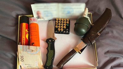Вимагали неіснуючий борг та погрожували фізичною розправою: у місті на Рівненщині затримали двох чоловіків Вимагали неіснуючий борг та погрожували фізичною розправою: у місті на Рівненщині затримали двох чоловіків