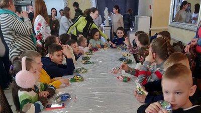 Майстриня з Тернополя проводить безкоштовні майстер-класи з декорування кошиків