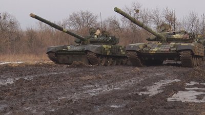 У снігу та багнюці. На Луганщині українські танкісти вдосконалювали свої навички У снігу та багнюці. На Луганщині українські танкісти вдосконалювали свої навички
