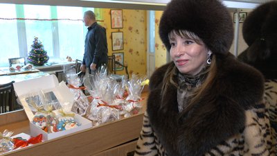 Подружжя на Черкащині випікає новорічні пряничні будиночки Подружжя на Черкащині випікає новорічні пряничні будиночки