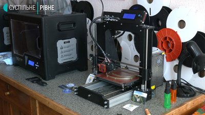У Рівному захисні екрани для медиків роблять на 3D-принтері
