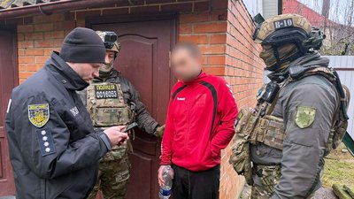 Правоохоронці затримали 34-річного чоловіка, якого підозрюють у розбещенні дитини