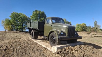 На Полтавщині встановили пам'ятний знак автомобілю ГАЗ-51
