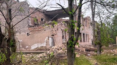 Наслідки обстрілів, обстріли Херсонщини, руїни будівлі