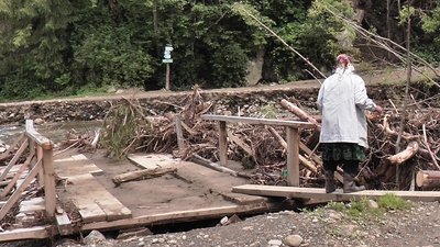 Хто відновлюватиме мости у прикарпатському селі Волова?