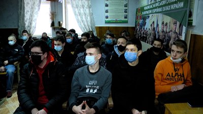 Зацікавлюють йти до війська – у Житомирі курсанти зустрілись із старшокласниками Зацікавлюють йти до війська – у Житомирі курсанти зустрілись із старшокласниками