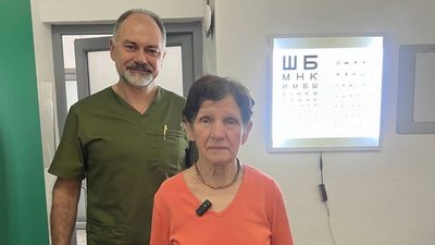 Офтальмолог Всеволод Юревич та пацієнтка Василина Бевз