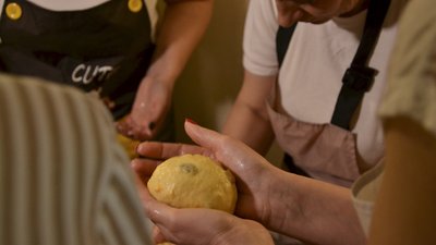 Тисяча пасок для військових на добу: спецзагін "Паляниця" на Одещині готує випічку на передову Тисяча пасок для військових на добу: спецзагін "Паляниця" на Одещині готує випічку на передову