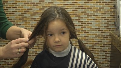 5-річна Тетянка Посоюзна відрізала косу, аби допомогти онкохворому хлопчику 5-річна Тетянка Посоюзна відрізала косу, аби допомогти онкохворому хлопчику
