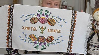 Майстриня з Тернополя впродовж 30 років вишиває великодні рушнички Майстриня з Тернополя впродовж 30 років вишиває великодні рушнички