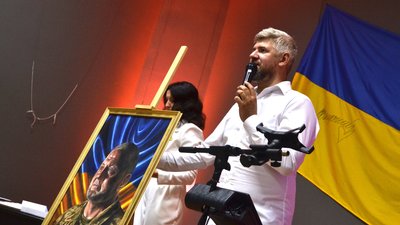 У Житомирі на благодійному аукціоні зібрали 345 тисяч гривень — гроші підуть на придбання дронів У Житомирі на благодійному аукціоні зібрали 345 тисяч гривень — гроші підуть на придбання дронів