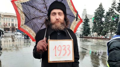 "Мотре, віддавай пшеницю": у центрі Харкова — хресна хода в пам'ять про жертв голодоморів "Мотре, віддавай пшеницю": у центрі Харкова — хресна хода в пам'ять про жертв голодоморів