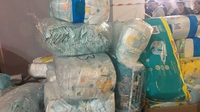 "Взуття, одяг, продукти". Як працює пункт допомоги для переселенців у Вінниці
