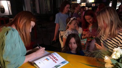 Автографи для читачів "Котиків-патріотиків" Автографи для читачів "Котиків-патріотиків"