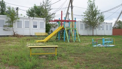 "Ми переживаємо війну вдруге". Історія родини з модульного містечка у Харкові