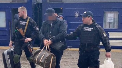 500 євро за дівчину. Поліцейські Дніпропетровщини перекрили міжнародний канал торгівлі дівчатами з Дніпра за кордон