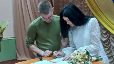 "Їду до тебе на каву": за десятиденну відпустку волинський військовий встиг освідчитися та одружитися "Їду до тебе на каву": за десятиденну відпустку волинський військовий встиг освідчитися та одружитися