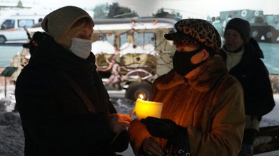 У Дніпрі вшанували пам'ять оборонців Донецького аеропорту У Дніпрі вшанували пам'ять оборонців Донецького аеропорту