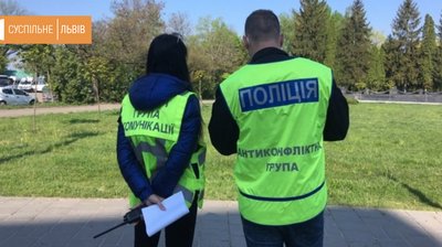 9 травня у Львові: до меморіалів несуть квіти 9 травня у Львові: до меморіалів несуть квіти