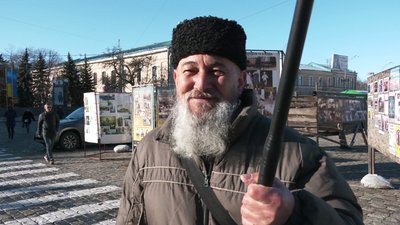 “Ходитиму з прапорами, поки не повернеться Крим”: одиночні пікети кримського татарина у Харкові “Ходитиму з прапорами, поки не повернеться Крим”: одиночні пікети кримського татарина у Харкові