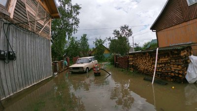 Підтоплення на Закарпатті: рятувальники продовжують ліквідовувати наслідки негоди Підтоплення на Закарпатті: рятувальники продовжують ліквідовувати наслідки негоди