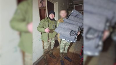 "Хочу швидше повернутися додому": у Рівному переселенка шиє ковдри для військових "Хочу швидше повернутися додому": у Рівному переселенка шиє ковдри для військових